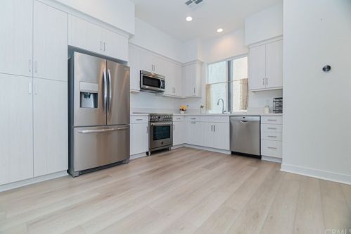 241 Elm Ave, Long Beach CA 90807-3403 exterior