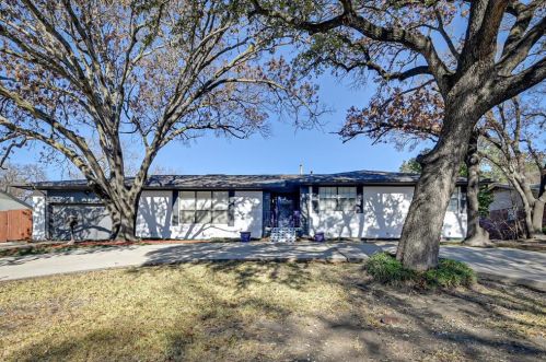 4313 Clayton Rd, Fort Worth, TX 76116-8036