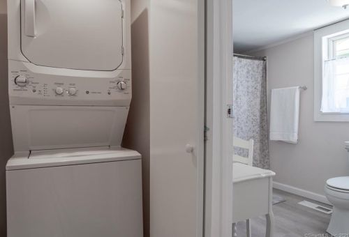 10 Beech St, Danbury CT  06810-5719 exterior