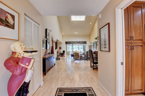 9 Windsor Ln, Boynton Beach FL  33436-6063 exterior