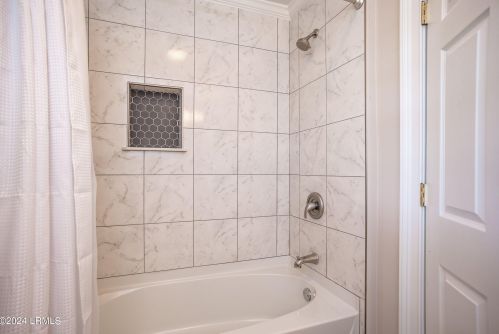 615 Center Dr, Beaufort SC  29902-6028 exterior