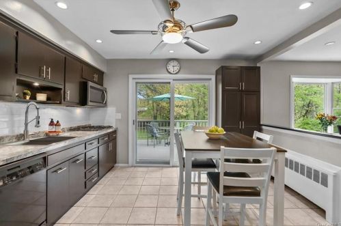 32 Mayer Dr, Airmont NY  10901-3729 exterior