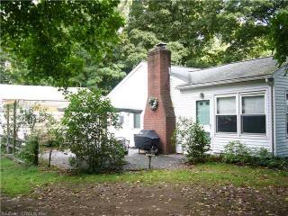 16 Bridge Ln, Haddam, CT 06438-1358