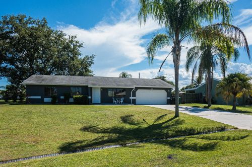 1686 Goucho Ave, Fort Pierce, FL 34952-4944