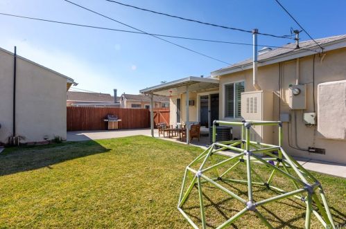 6028 Dunrobin Ave, Lakewood CA  90713-1034 exterior