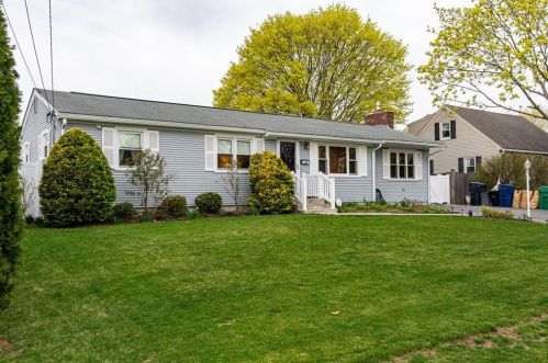 99 Moccasin Dr, Warwick, RI 02889-8620