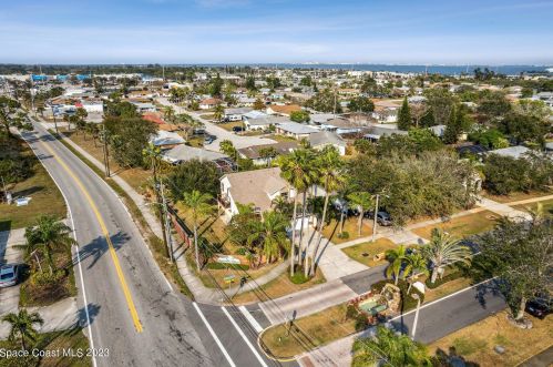 222 Summers Creek Dr, Merritt Island FL  32952-2684 exterior