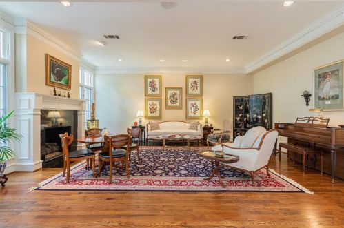 7985 Caruth Ct, Dallas, TX 75225-8136