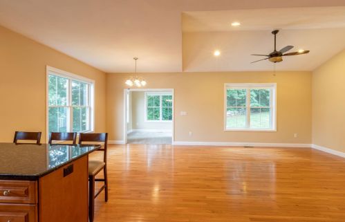 2 Sugar Plum Ln, Londonderry NH  03053-3300 exterior