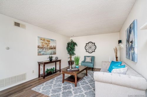1152 Madera Ln, Vista, CA 92084-3442