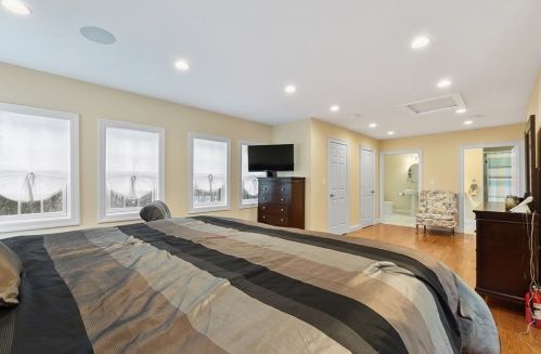 37 Main St, Petersham MA 01366-9502 exterior