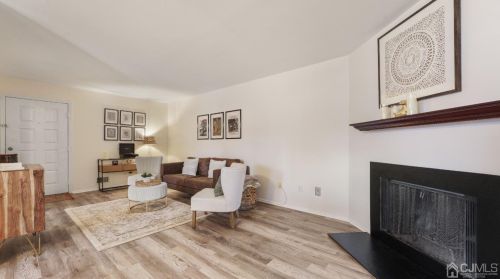 2211 Old Stone Mill Dr, East Windsor, NJ 08512-2232
