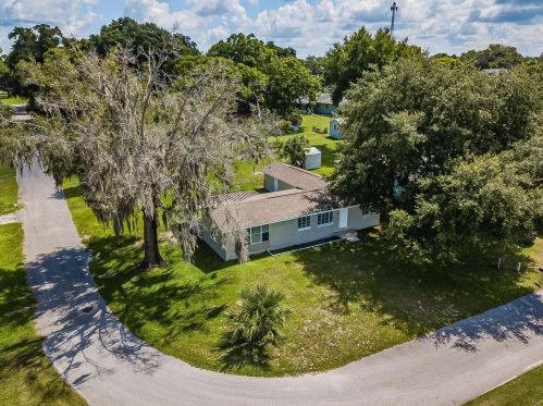 290 Lakeshore Dr, Umatilla, FL 32784-8614