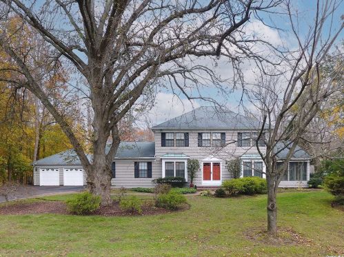 71 Hunting Hill Dr, Huntington Station, NY 11746-6570