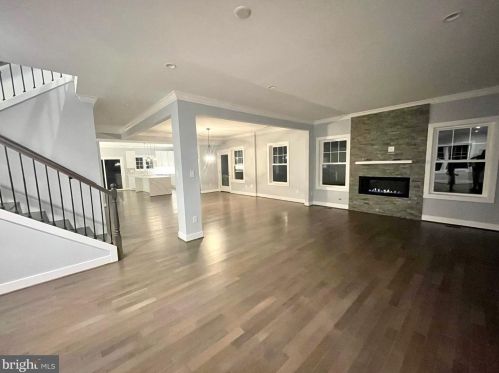 6912 Westlawn Dr, Falls Church VA  22042-2653 exterior