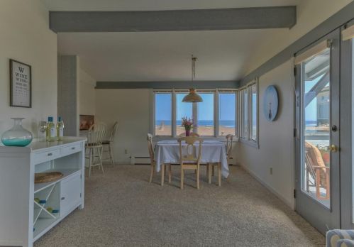 1136 Beacon Ave, Del Monte Park CA  93950-2106 exterior