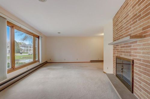 2335 Graylog Ln, Waukesha WI  53151-2921 exterior