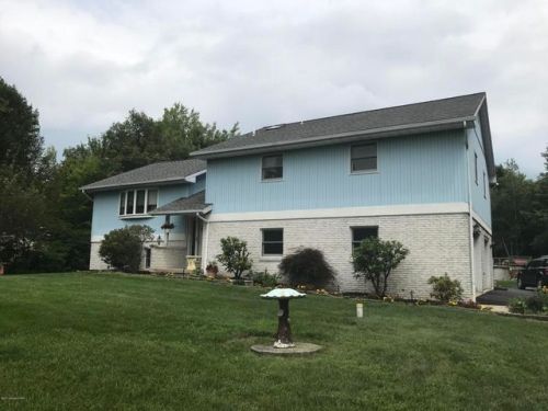 105 Horseshoe Dr, Palmerton, PA 18071-6219