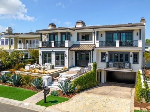 920 Kings Rd, Newport Beach CA  92663-5718 exterior