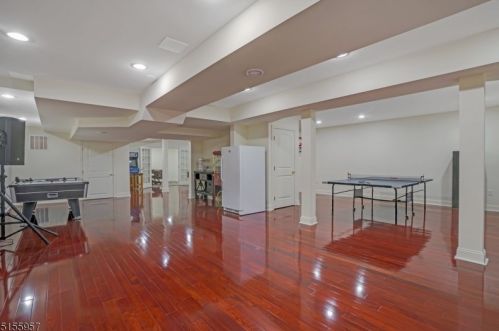 8 Forest View Dr, Martinsville NJ  08836-2039 exterior