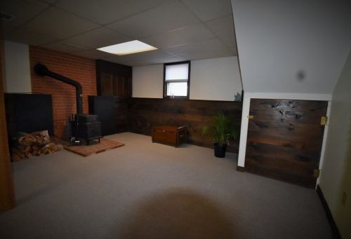 144 Woodbine Ave, Hanson MA  02341-2063 exterior