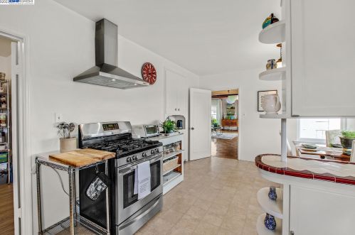 1320 Sandelin Ct, San Leandro CA  94577-3950 exterior