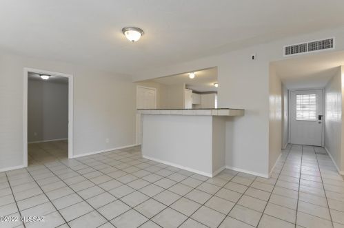 6633 Mary Dr, Tucson AZ  85730-1650 exterior