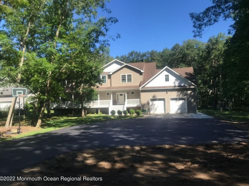 155 Newport Ave, Lakewood, NJ 08701-4032