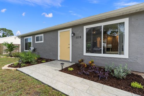 1115 Highland Dr, Vero Beach, FL 32962-8004