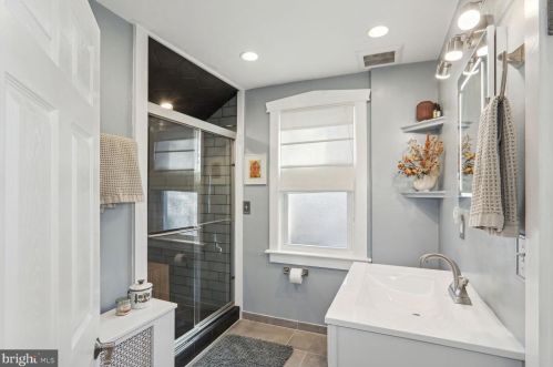 8 Clinton Ave, Camden NJ  08109-2007 exterior