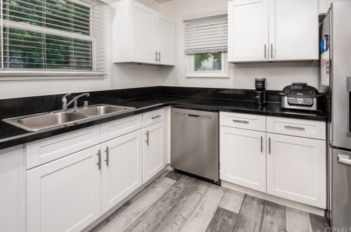 1500 Voorhees Ave, Manhattan Beach CA  90266-7042 exterior