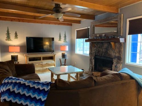 1007 Sierra Ave, Big Bear City, CA 92314-9779