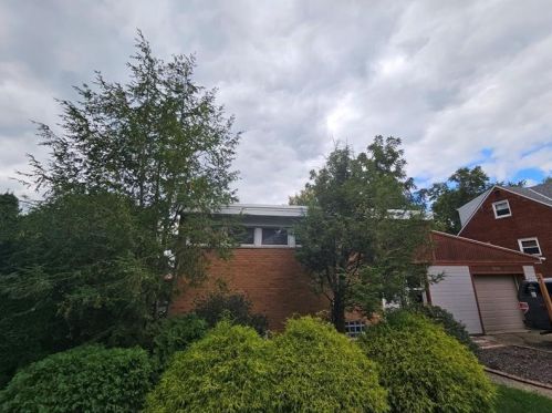 1242 Lakemont Dr, Pittsburgh, PA 15243-1833