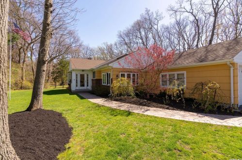 100 New St, Great River, NY 11739-3030