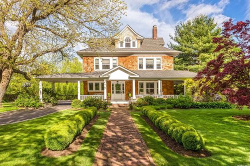 44 Norwood Ave, Northport, NY 11768-1942