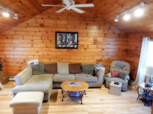 21 Potter St, Coventry, RI 02816-5943