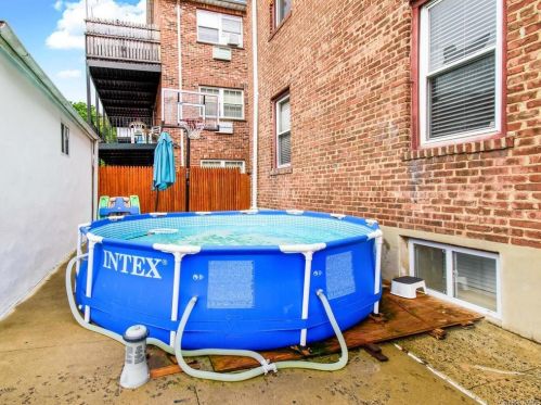 14 236th St, Bronx NY  10470-1904 exterior