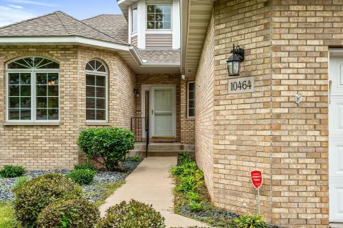 10464 Eagle Pointe Trl, Saint Paul, MN 55129-4271