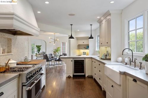1 Downey Pl, Oakland CA  94610-1809 exterior