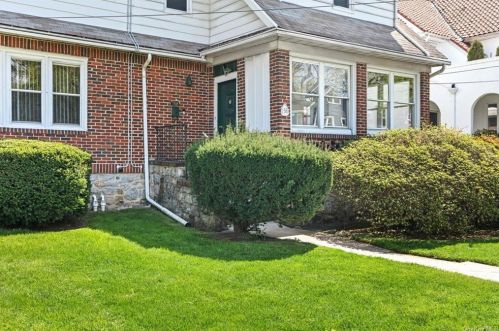 158 Storer Ave, New Rochelle, NY 10803-1746
