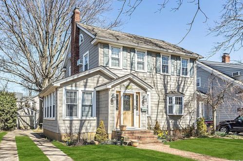 59 Dartmouth St, Rockville Centre, NY 11570-2414