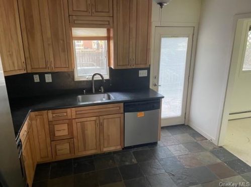 4 Parkway Dr, Yorktown Hgts NY  10598-6407 exterior