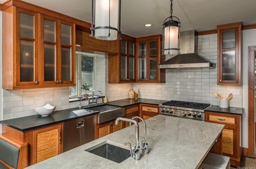 25 Laporte Ave, Mount Vernon NY  10552-1016 exterior