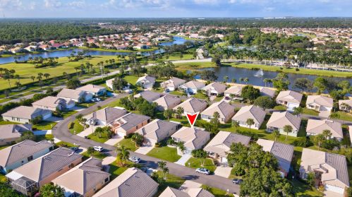 899 Sarria Ct, Fort Pierce FL  34986-1700 exterior