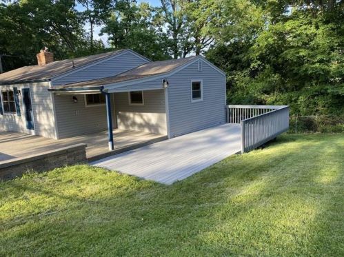 2412 Oakhill Rd, Gibsonia, PA 15044-8212