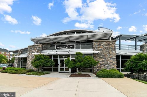 2183 Potomac Club Pkwy, Woodbridge VA  22191-6548 exterior