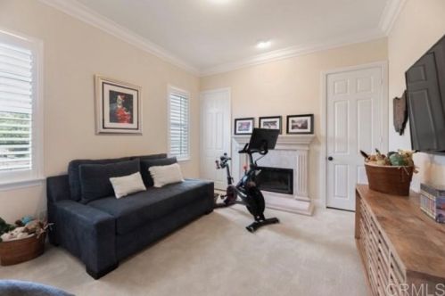 8049 Run Of The Knolls Ct, San Diego CA 92127 exterior