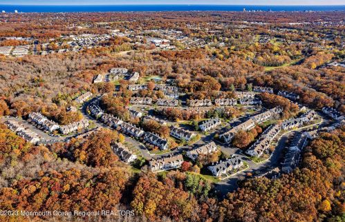 124 Daniele Dr, Tinton Falls, NJ 07712-7942