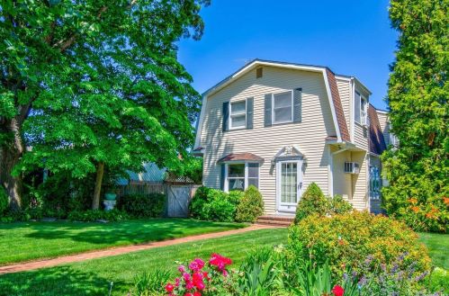 33 William St, Bethpage, NY 11714-4425