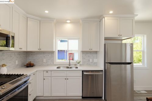 950 39 St, Oakland CA 94608-3899 exterior